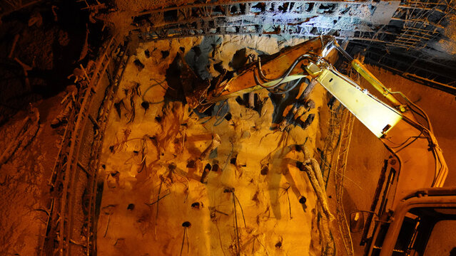 Digging hard ground in mine construction