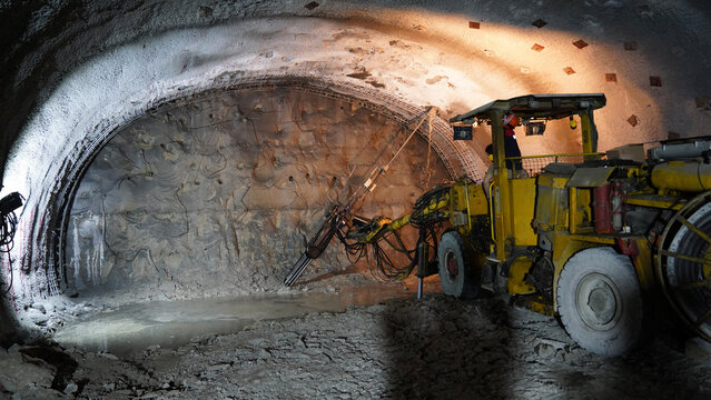 borehole drilling in tunnel construction