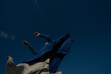 Move in the blue sky 