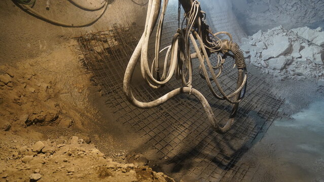 Shotcrete in tunnel construction
