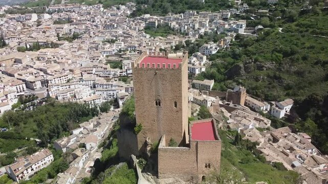 Vista aerea del castillo de la Yadra y del pueblo de Cazorla