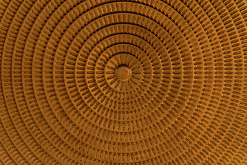 Fototapeta premium Concentric patterns on a textured golden surface