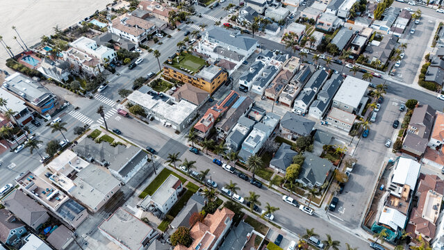 Manhattan Beach Pier and Surrounding Properties