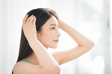 白髪ぼかしのリタッチって必要?福岡県福岡市・VIM hair 天神店が頻度や施術方法を丁寧に解説!|VIM hair 天神店