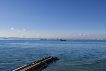海に伸びる防波堤