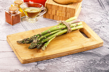Vegan raw green asparagus heap