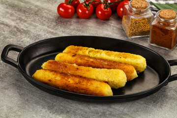 Crispy breaded mozarella cheese sticks