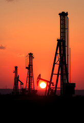 Drilling derricks silhouette from oil field at sunset. Energy supply crisis, power supply, energy crisis. Oil pump, oil industry equipment, 3D rendering illustration, vintage, with white tones