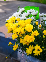 Obraz premium bouquet of yellow flowers in a vase