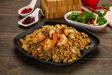 Vietnamese fried rice with prawn and squid Kom Ran