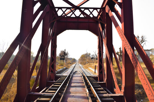 steel railway bridge, Barrage is a barrage on the Indus River between Jamshoro and Hyderabad in the Sindh province of Pakistan. The barrage was completed in 1955. haro