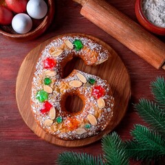 Número 6 formado por roscón de reyes, dulce típico del 6 de enero en España