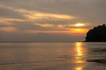 Naklejka premium sunset over the sea