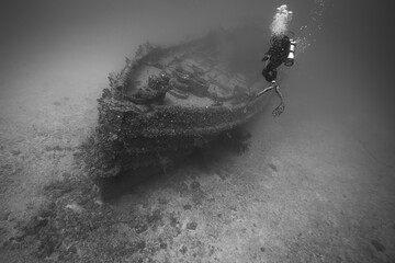 exploring the ship wreck 