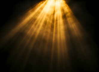 Naklejka premium Warm Golden Light Rays Streaming Through Mysterious Dark Atmosphere in a Majestic Display