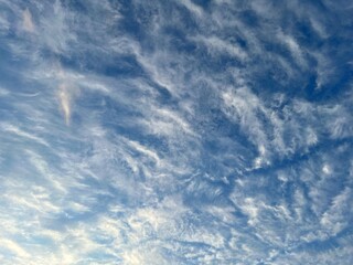 夕方の青空と雲
