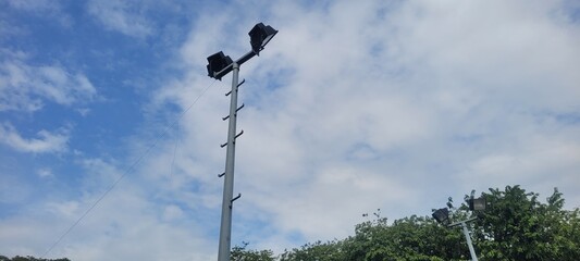 Obraz premium Kuala Lumpur Malaysia. photo of electricity poles in the park area