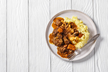 tender red wine braised beef with mashed potato