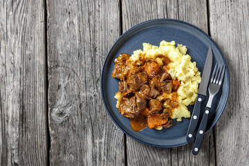 tender red wine braised beef with mashed potato