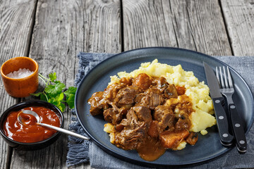 tender red wine braised beef with mashed potato