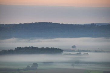 Morgennebel im Herbst