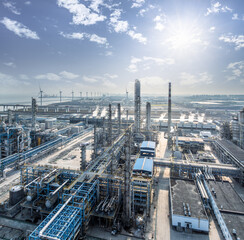 Obraz premium Aerial view of a large industrial factory with wind turbines during the day.
