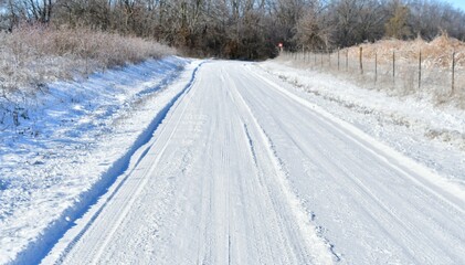 Obraz premium Snow and Ice on a Road