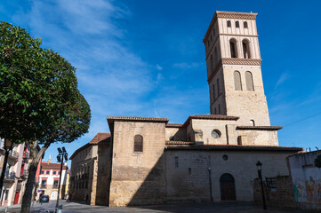 Fototapeta premium Logroño, iglesia romanica de san bartolome en el casco antiguo. La rioja, España.