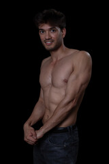 Fototapeta premium Junger muskulöser Mann aus Indien mit freiem Oberkörper