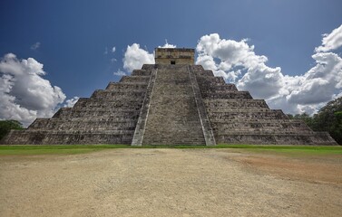 Majestic pyramid of chichén itzá under blue sky