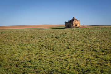 Naklejka premium Tierra de Campos region and old ruined dovecote. Cerecinos de Campos, Zamora, Castile and Leon, Spain.