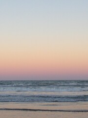 Atardecer en la playa del mar Argentino