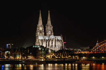 Obraz premium Kölner Dom bei Nacht