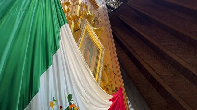 Altar de la virgen en la basilica de guadalupe