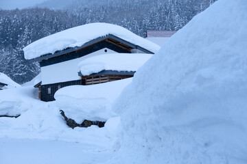 豪雪の民家 © Kazuo Katahira