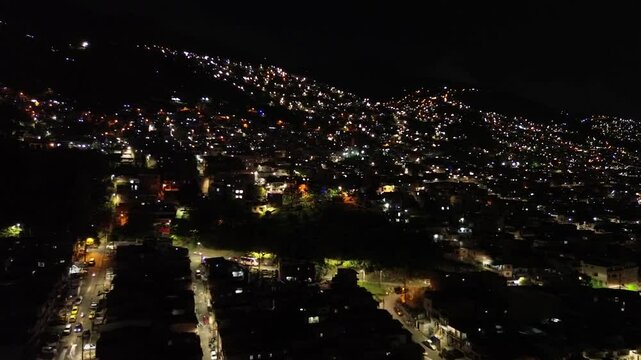 MEDELLIN COLOMBIA DENOCHE Dron de Noche