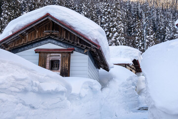 豪雪の民家 © Kazuo Katahira