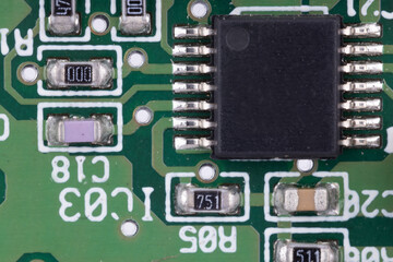 Integrated circuit with resistors on PCB