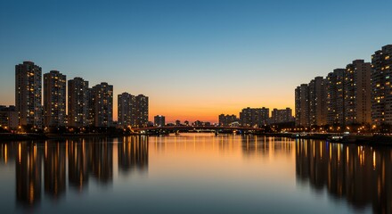 Naklejka premium タワーマンション・夕暮れの景色・不動産イメージ