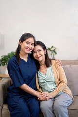 Obraz premium Healthcare professional assisting patient at home comforting environment emotional connection positive interaction