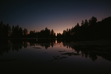 Obraz premium sunset over lake
