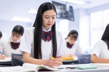 授業を受ける学生