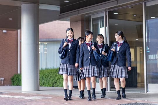 歩く学生