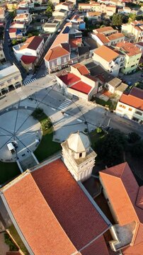 riprese drone della Chiesa parrocchiale di San Giovanni Battista a San Giovanni Suergiu in Sardegna (60 FPS, riprese verticali per social)