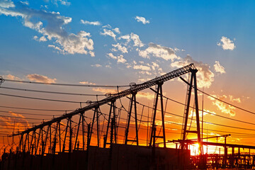 Obraz premium Wire electrical energy at sunset