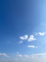 Fototapeta premium Serene Sky with Fluffy Clouds