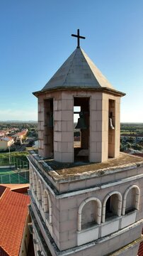 riprese drone della Chiesa parrocchiale di San Giovanni Battista a San Giovanni Suergiu in Sardegna (60 FPS, riprese verticali per social)