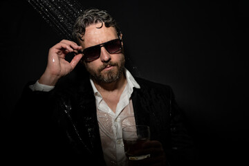 Obraz premium Depression man with mental problems. Depressed business man with anxiety. Crisis. Man in suit in bathroom. Depressed man drinking whiskey. Alcohol depress and drugs. Depressed businessman.
