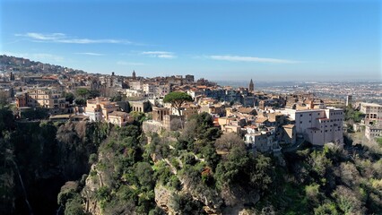 Tivoli, città del Lazio vicino Roma, famosa per le cascate e Villa Adriana. Italia.
Vista aerea...