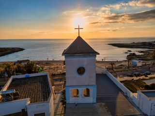 Salento: Tramonto sul campanile con la spiaggia e il mare sullo sfondo -  Spiaggia di Montedarena,...